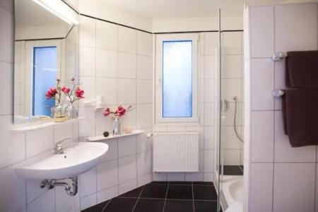 & Restaurant Rose - 41