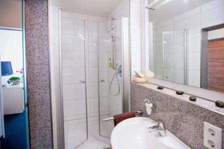 & Restaurant Rose - 8