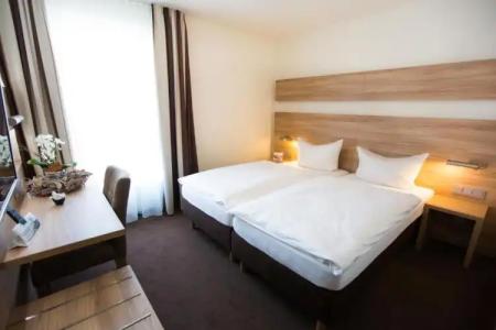 & Restaurant Rose - 50