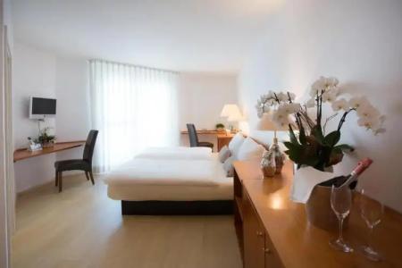 & Restaurant Rose - 38