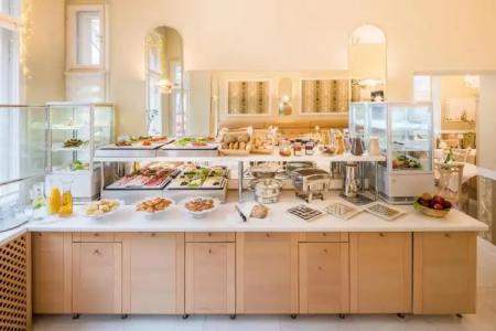 Augusta Am Kurfürstendamm - 11