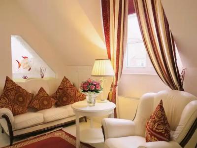 Augusta Am Kurfürstendamm - 1