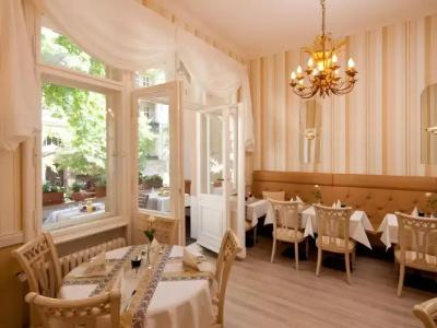 Augusta Am Kurfürstendamm - 18