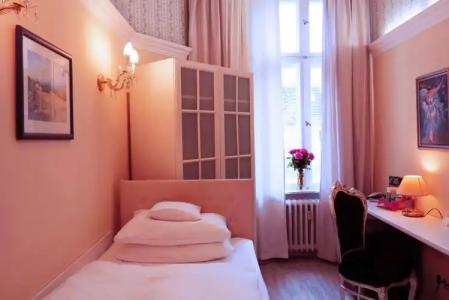 Augusta Am Kurfürstendamm - 4