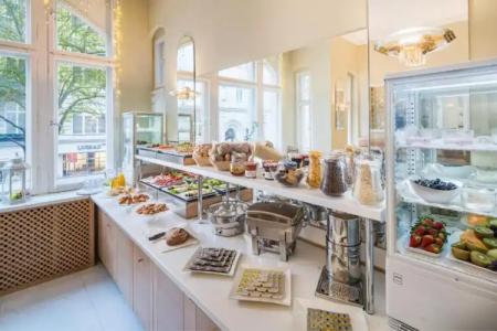 Augusta Am Kurfürstendamm - 12