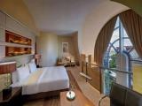 1 Bedroom Lounge Access Double Suite with panoramic view