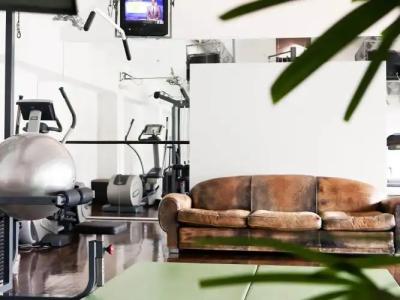 Luc, Autograph Collection - 12