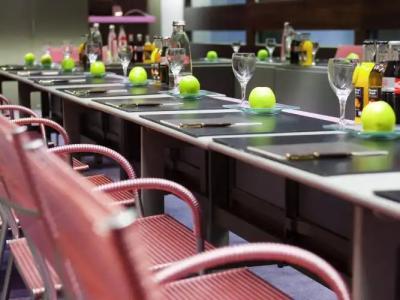 Luc, Autograph Collection - 6