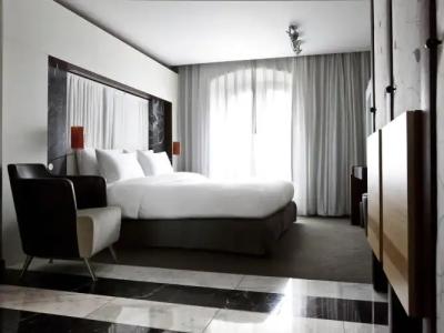 Luc, Autograph Collection - 3