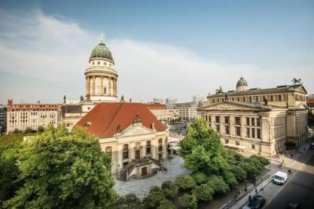 Luc, Autograph Collection - 22