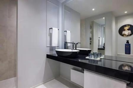 Luc, Autograph Collection - 33