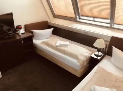 Upper Room Kurfürstendamm - 1