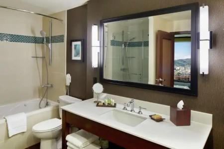 DoubleTree by Hilton Alana - Waikiki Beach - 42