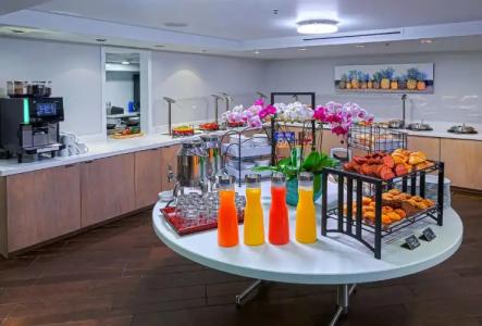 DoubleTree by Hilton Alana - Waikiki Beach - 11