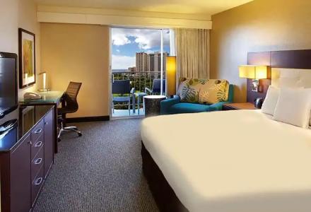 DoubleTree by Hilton Alana - Waikiki Beach - 49