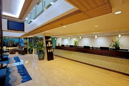 DoubleTree by Hilton Alana - Waikiki Beach - 1