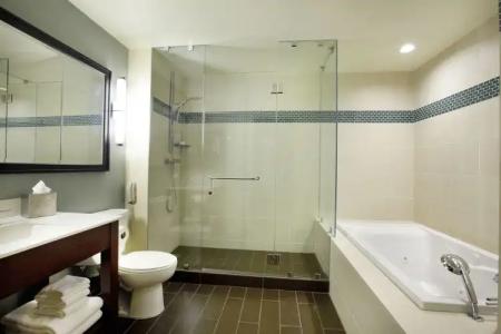 DoubleTree by Hilton Alana - Waikiki Beach - 61