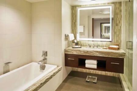 Hilton Hawaiian Village Waikiki Beach Resort - 8