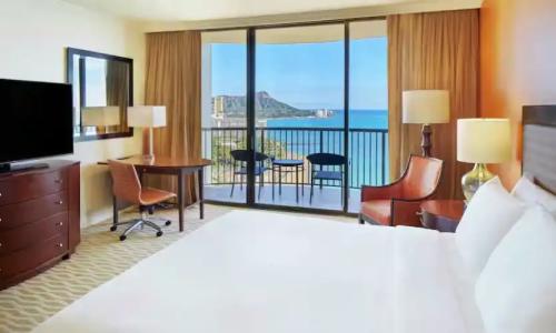 Hilton Hawaiian Village Waikiki Beach Resort - 39