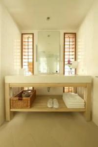 Hilton Vacation Club The Modern Honolulu - 11