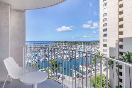 Hilton Vacation Club The Modern Honolulu - 48