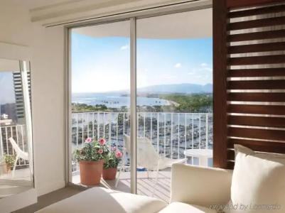 Hilton Vacation Club The Modern Honolulu - 8