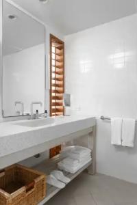 Hilton Vacation Club The Modern Honolulu - 98