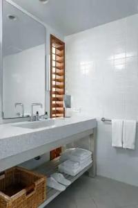 Hilton Vacation Club The Modern Honolulu - 62