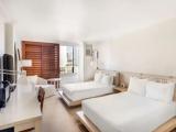 Premier Quadruple room with partial ocean view