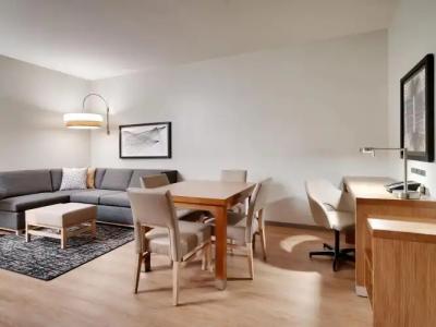 Hyatt Place at Anaheim Resort / Convention Center - 41