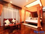 Villa with river view