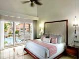 Jacuzzi Terrace Double Suite Beachside