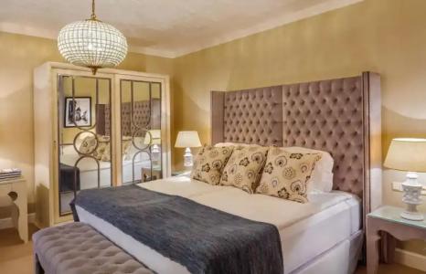 Schlössle - The Leadings of the World - 49