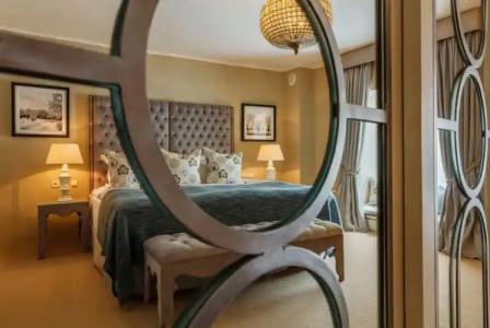 Schlössle - The Leadings of the World - 52