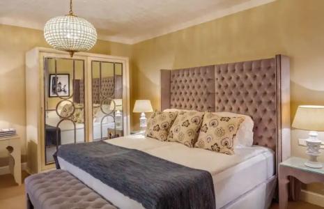 Schlössle - The Leadings of the World - 102