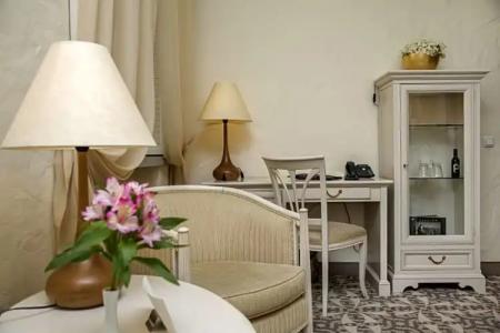 Rixwell Collection Savoy Boutique - 92