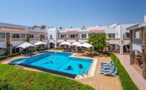 Camel Dive Club & - Boutique - 9