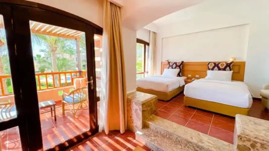 Tamra Beach Resort - 8