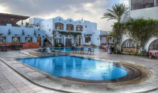 Six Corners Resort - 5