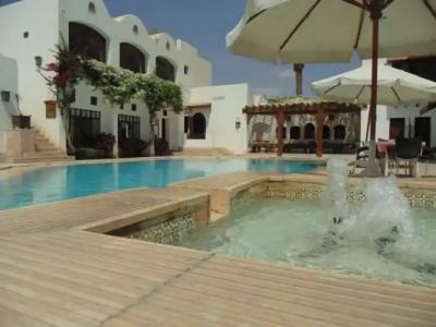 Six Corners Resort - 19