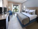 Deluxe Family room with garden view