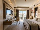 Deluxe room with pool view