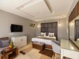 Jacuzzi Posh Club Suite with balcony