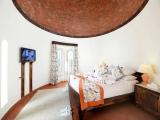 Honeymoon Suite