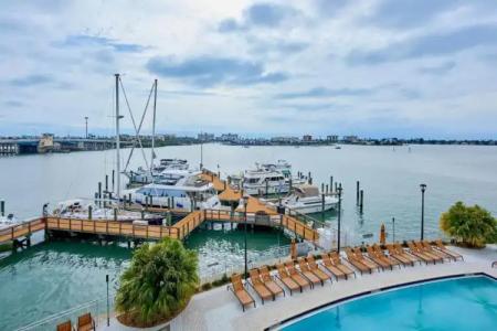 Courtyard by Marriott St. Petersburg Clearwater/Madeira Beach - 74