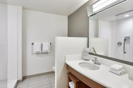 Courtyard by Marriott St. Petersburg Clearwater/Madeira Beach - 54