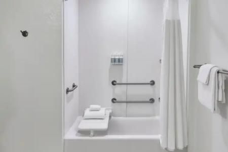 Courtyard by Marriott St. Petersburg Clearwater/Madeira Beach - 36