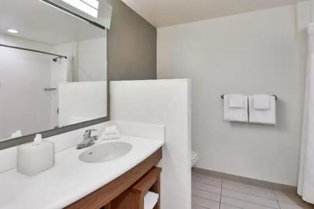 Courtyard by Marriott St. Petersburg Clearwater/Madeira Beach - 111