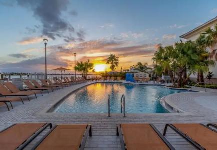 Courtyard by Marriott St. Petersburg Clearwater/Madeira Beach - 17