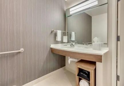 Courtyard by Marriott St. Petersburg Clearwater/Madeira Beach - 8